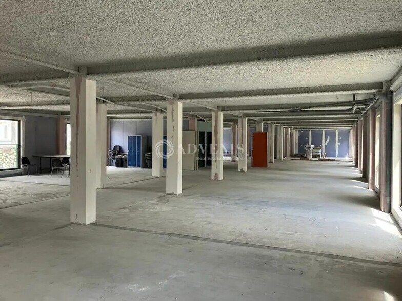 Office in Bourges for lease - Building Photo - Image 2 of 4