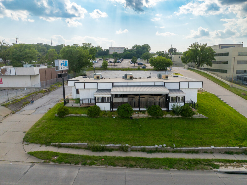 1300 S 72nd St, Omaha, NE for sale - Building Photo - Image 1 of 1