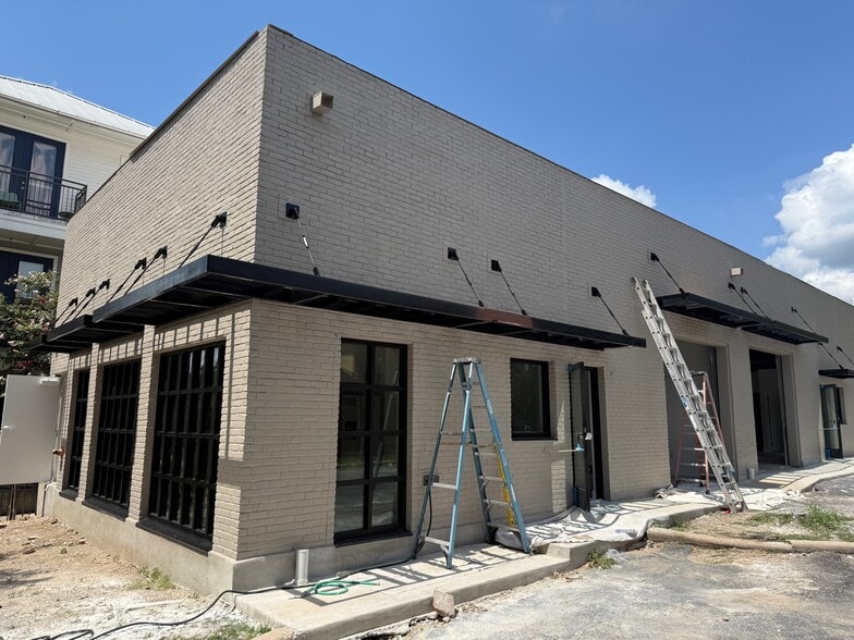 5602 Clay Ave, Austin, TX for lease - Building Photo - Image 2 of 12