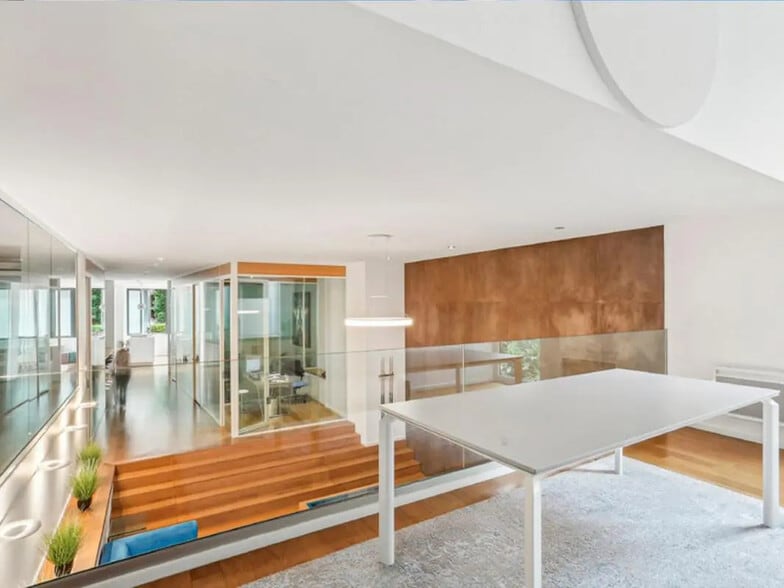 Office in Courbevoie for lease - Interior Photo - Image 2 of 4