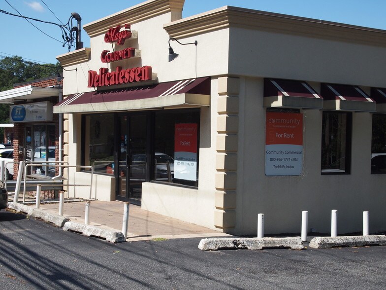 719 W Jericho Tpke, Huntington, NY 11743