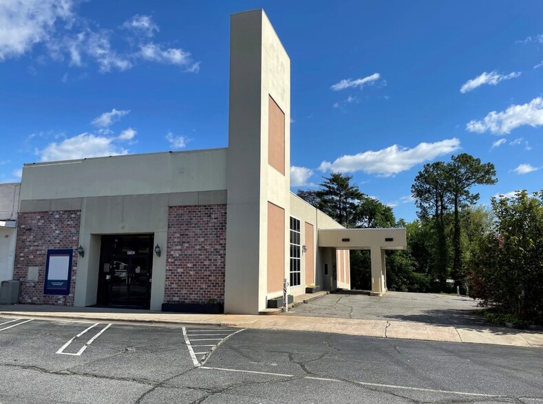 1702 Battleground Ave, Greensboro, NC for lease - Building Photo - Image 1 of 13