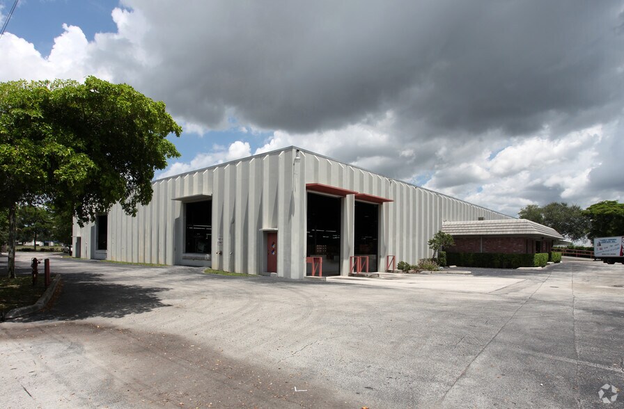 2041 NW 15th Ave, Pompano Beach, FL for sale - Primary Photo - Image 1 of 1