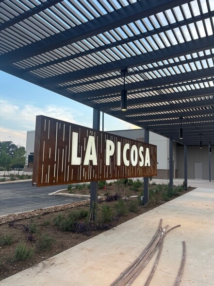 SE Military Rd & SW New Braunfels Ave, San Antonio, TX for lease - Building Photo - Image 3 of 3