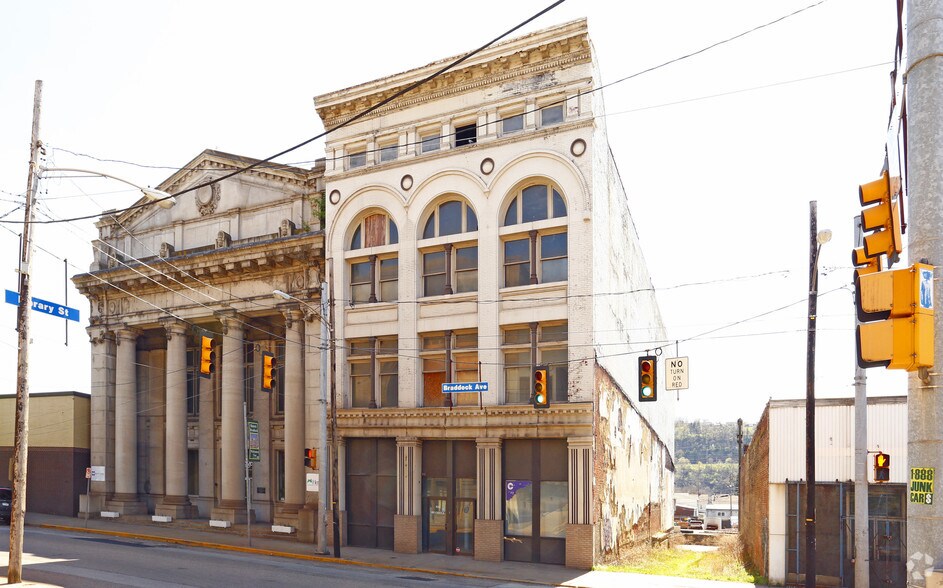 818 Braddock Ave, Braddock, PA 15104