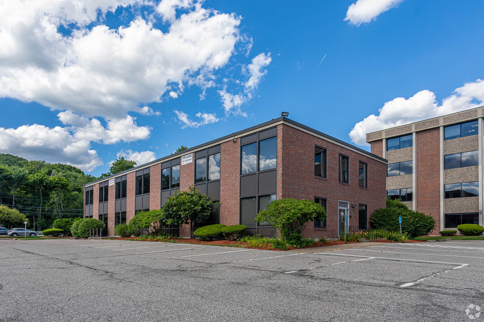 892 Worcester St, Wellesley, MA for lease Primary Photo- Image 1 of 4