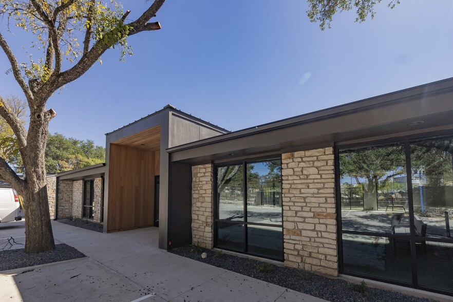 4701 W Gate Blvd, Austin, TX for lease - Building Photo - Image 2 of 9