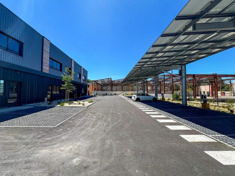 Flex in Avignon for lease - Building Photo - Image 3 of 9
