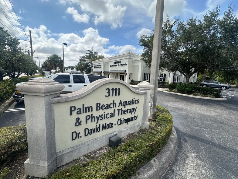 3111 W Boynton Beach Blvd, Boynton Beach, FL for sale - Building Photo - Image 2 of 13