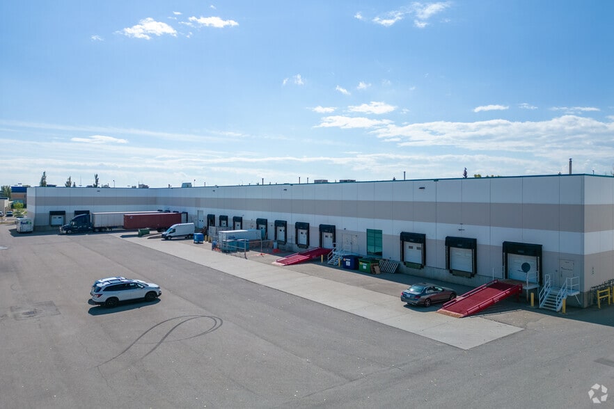 2150 29th St NE, Calgary, AB for lease - Building Photo - Image 2 of 8