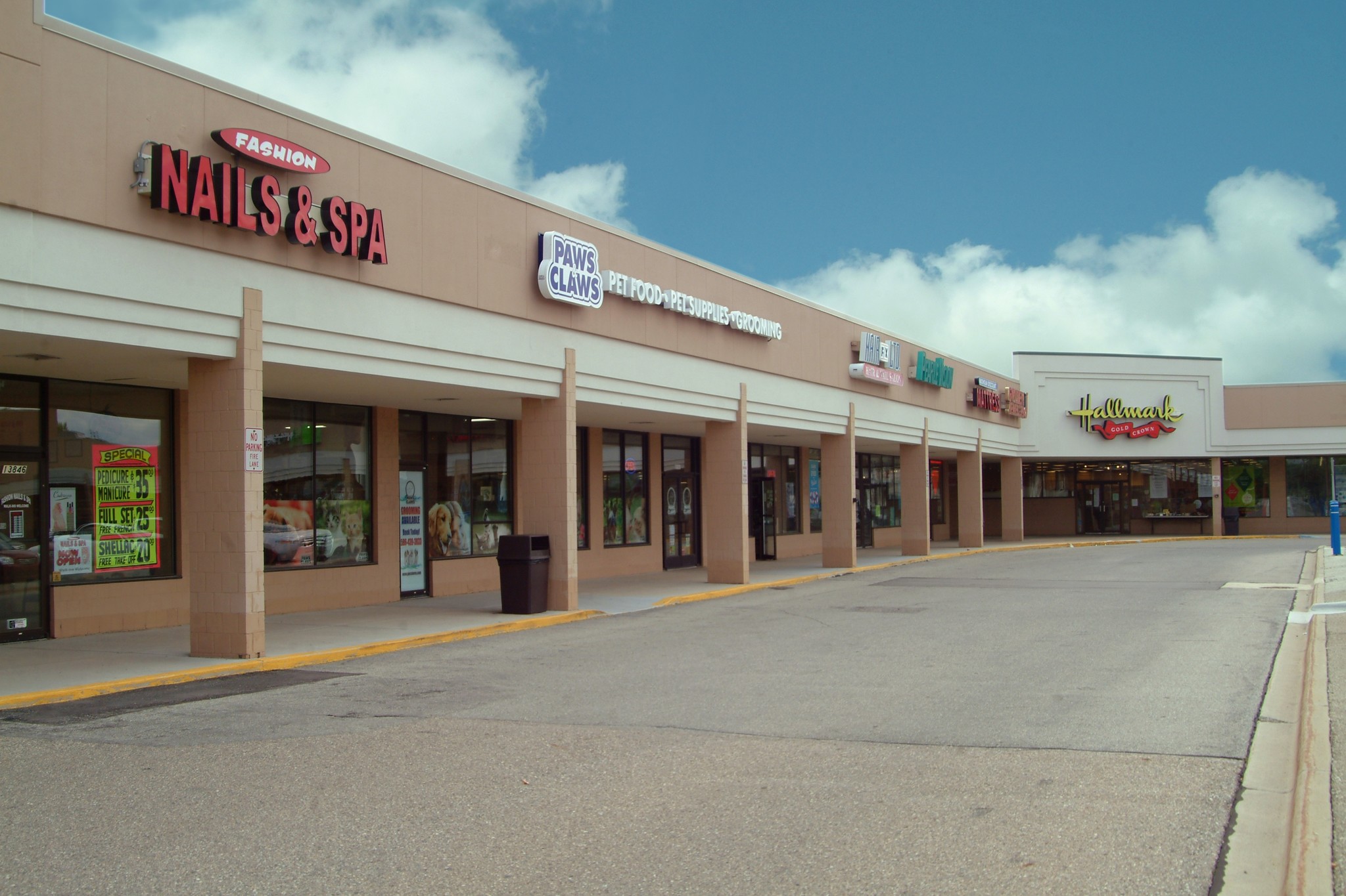 13700-13894 E 14 Mile Rd, Warren, MI for lease Building Photo- Image 1 of 3