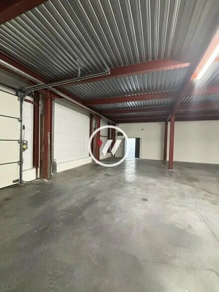 Office in Marseille for lease - Interior Photo - Image 2 of 7