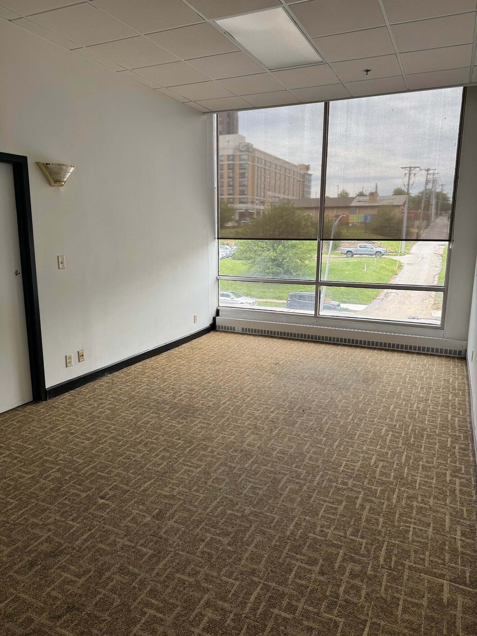 105 N 31st Ave, Omaha, NE for lease Interior Photo- Image 1 of 3