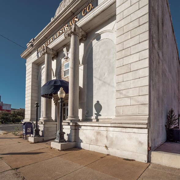 101 E Carl Albert Pky, Mcalester, OK for sale - Primary Photo - Image 1 of 22