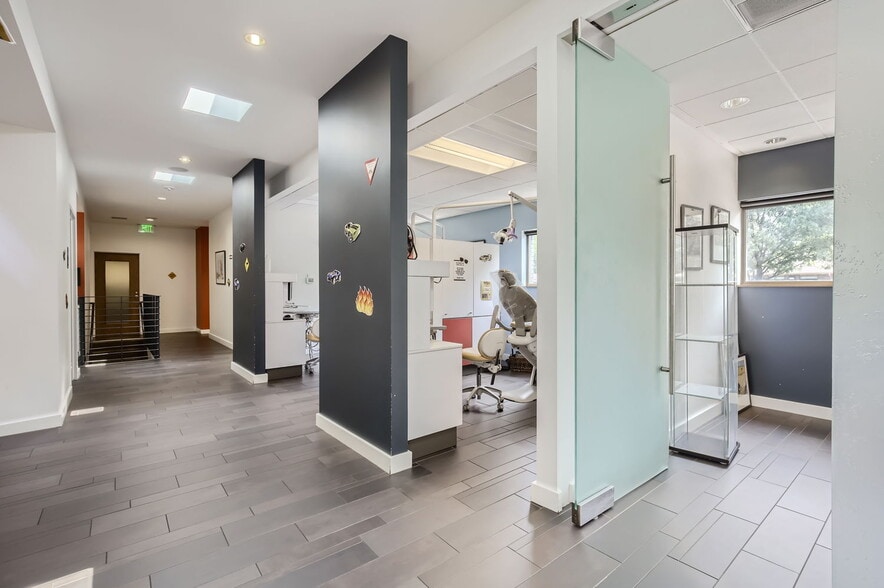 1818 W Mountain View Ave, Longmont, CO for sale - Interior Photo - Image 1 of 7