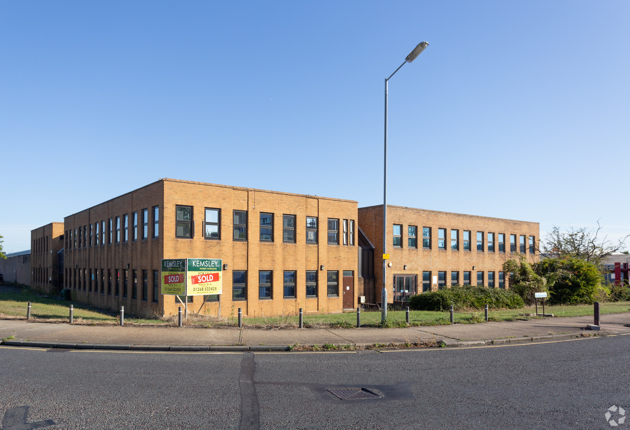 Chester Hall Ln, Basildon for lease Primary Photo- Image 1 of 3