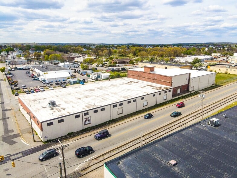 402-404 Walcott St, Pawtucket, RI for lease - Building Photo - Image 3 of 3