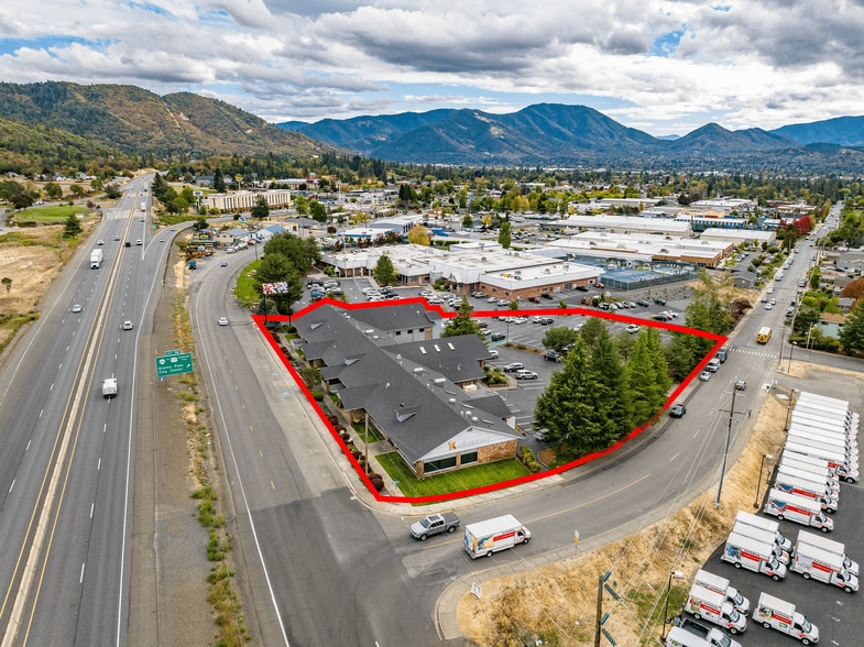 2166 NW Vine St, Grants Pass, OR for sale - Building Photo - Image 1 of 147