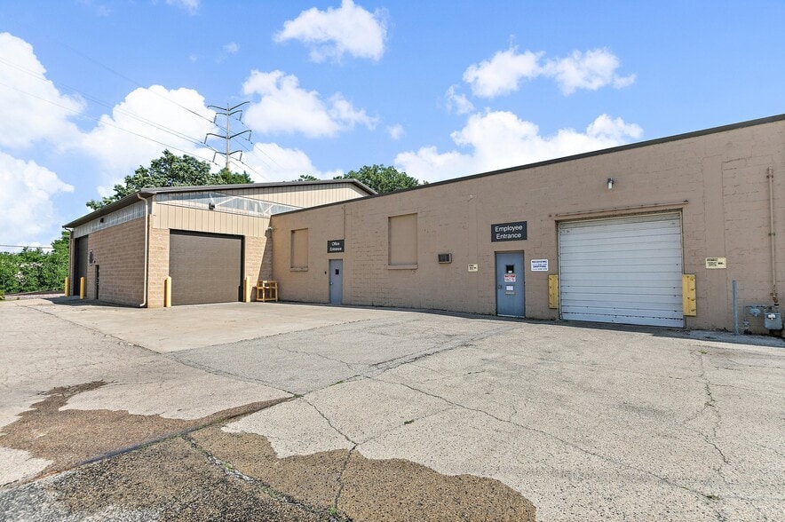303 Elgin Ave, Elgin, IL for sale - Building Photo - Image 3 of 39