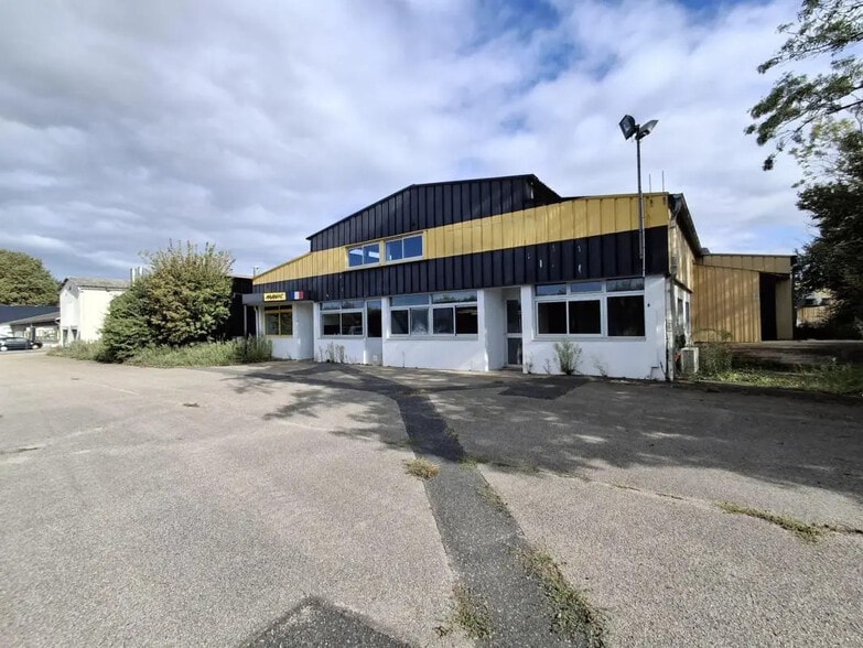 Flex in Saint-Trivier-sur-Moignans for lease - Building Photo - Image 1 of 7