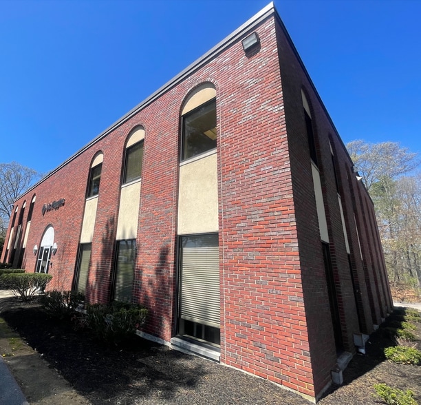 70 Hawes Way portfolio of 2 properties for sale on LoopNet.com - Building Photo - Image 3 of 7