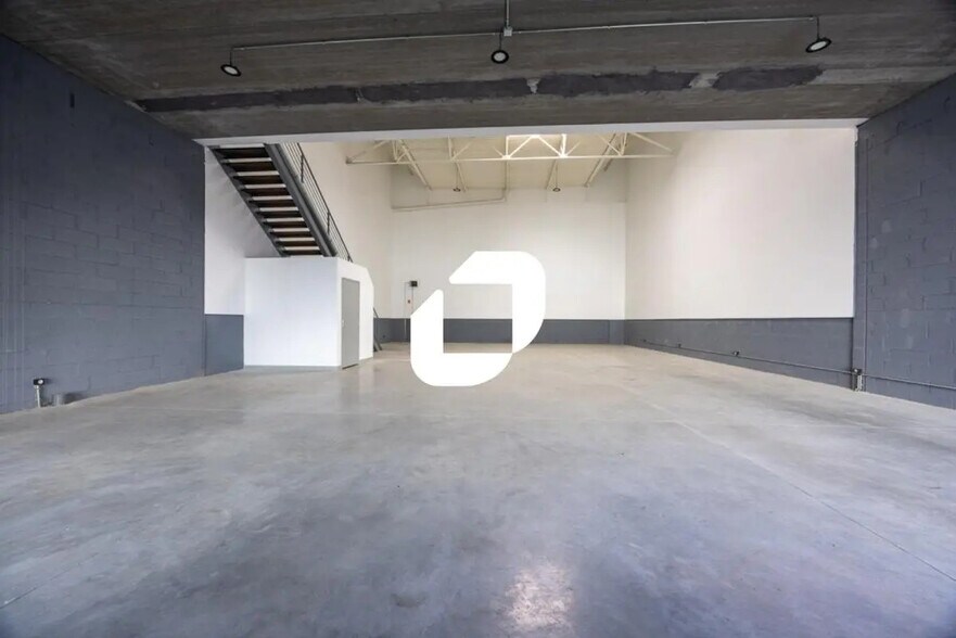 Office in Vaux-le-Pénil for lease - Interior Photo - Image 3 of 21