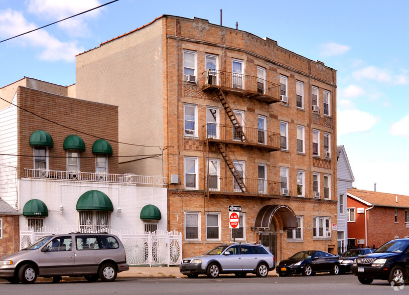 1657 Unionport Rd, Bronx, NY for sale - Primary Photo - Image 1 of 1