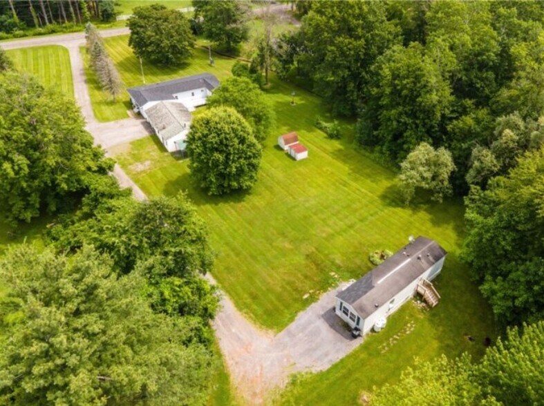 400 Dunham Rd, Waterloo, NY 13165