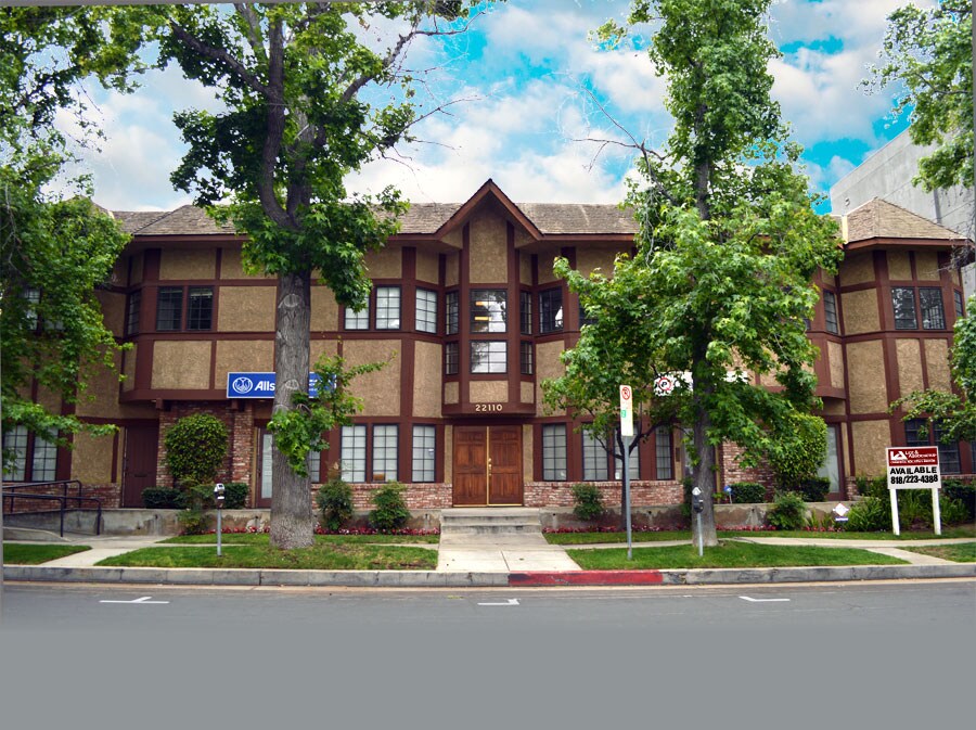 22110 Clarendon St, Woodland Hills, CA for lease Primary Photo- Image 1 of 11