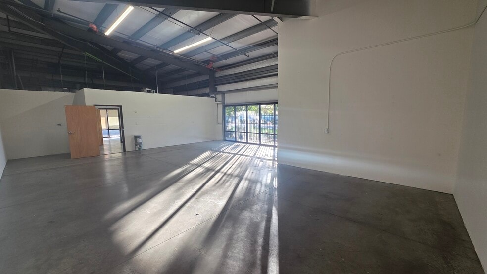 1920 Foundry Ct, Ceres, CA for lease - Building Photo - Image 3 of 18