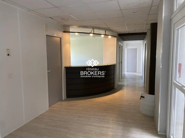 Office in Montbonnot-Saint-Martin for lease - Interior Photo - Image 1 of 13