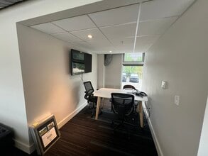 288 S School Ave, Fayetteville, AR for lease Interior Photo- Image 2 of 7