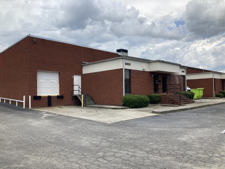 5622 New Peachtree Rd, Chamblee, GA for lease - Building Photo - Image 2 of 8