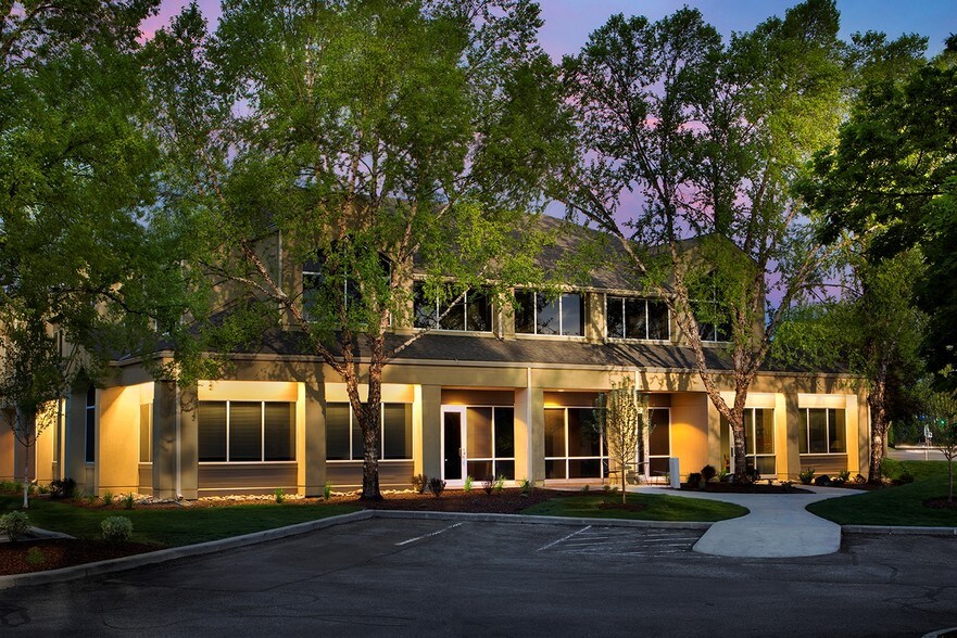 671 E Riverpark Ln, Boise, ID for sale - Primary Photo - Image 1 of 1