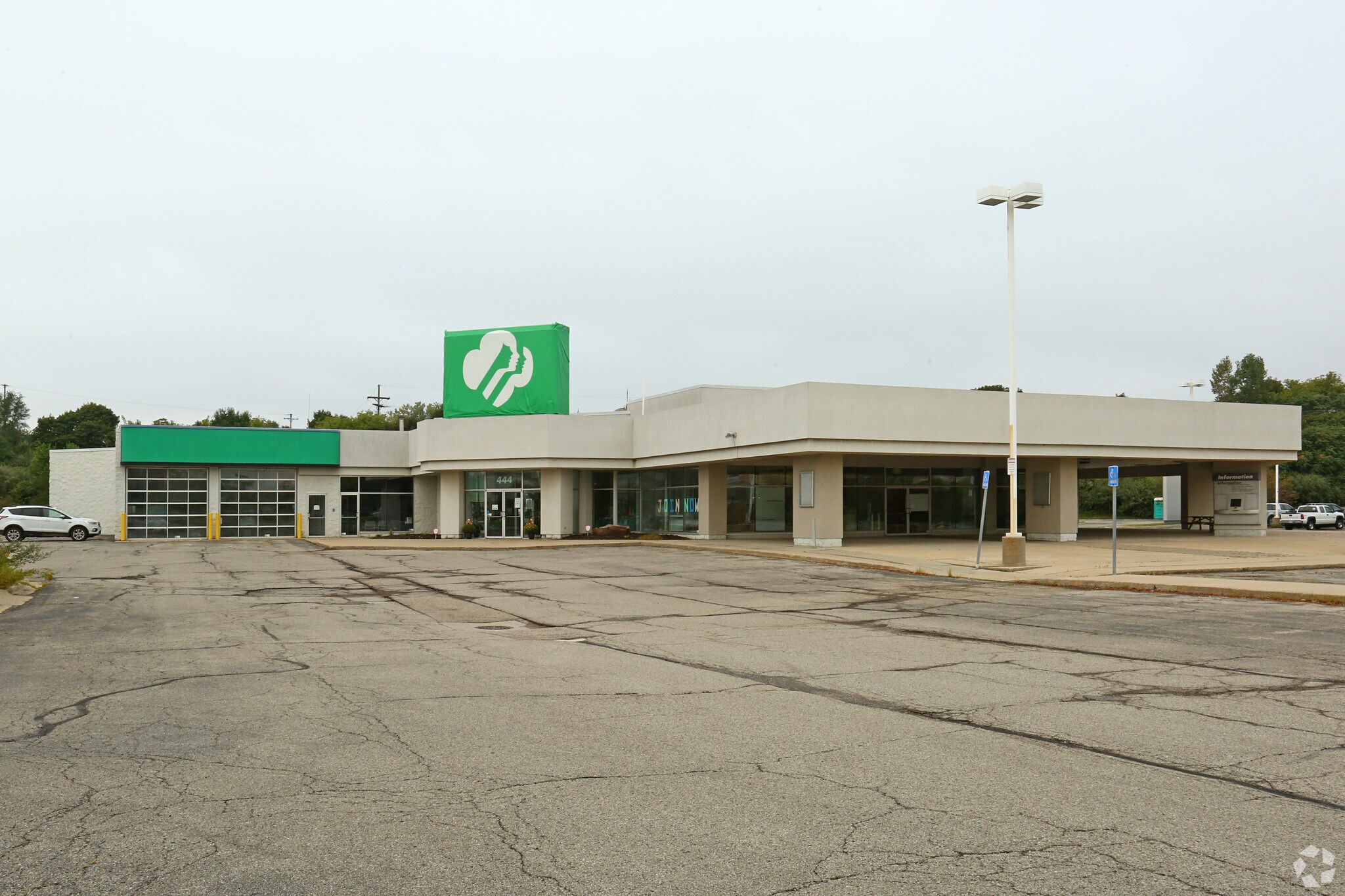 444 James L Hart Pky, Ypsilanti, MI for sale Primary Photo- Image 1 of 1