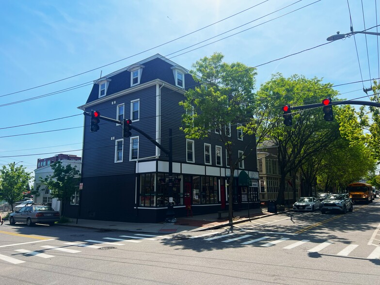 239-243 Wickenden St, Providence, RI for lease - Building Photo - Image 1 of 2