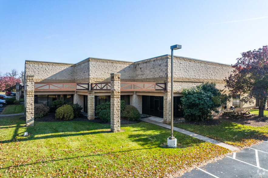 57 S Commerce Way, Bethlehem, PA for lease - Building Photo - Image 2 of 7