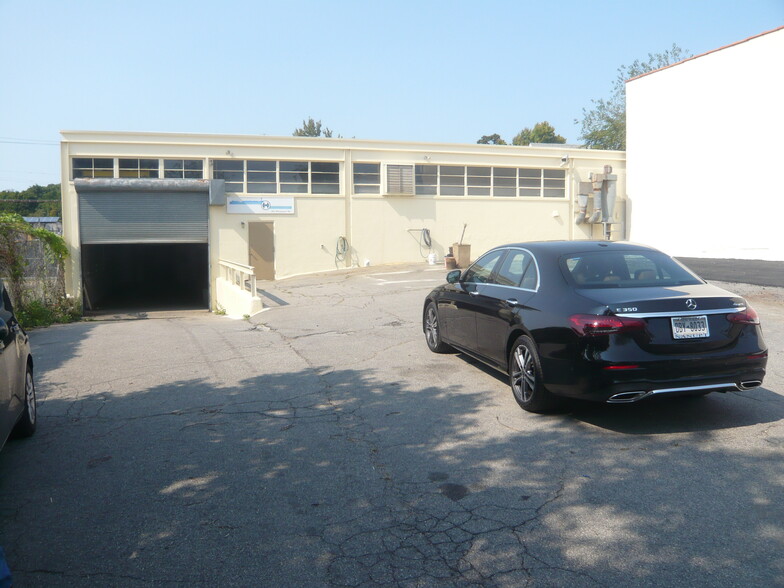 111 Plain Ave, New Rochelle, NY for lease - Building Photo - Image 3 of 13