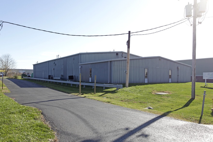 6301 Fern Valley Pass, Louisville, KY for sale - Building Photo - Image 2 of 2