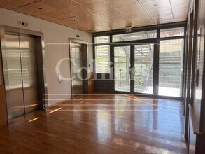2 Place Laurent D'Arvieux, Marseille for lease Interior Photo- Image 2 of 5