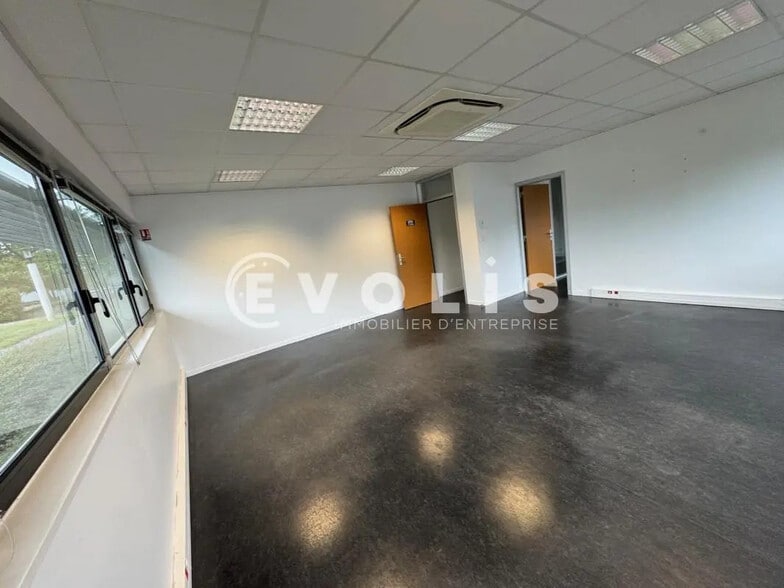 Office in Boves for lease - Interior Photo - Image 3 of 3