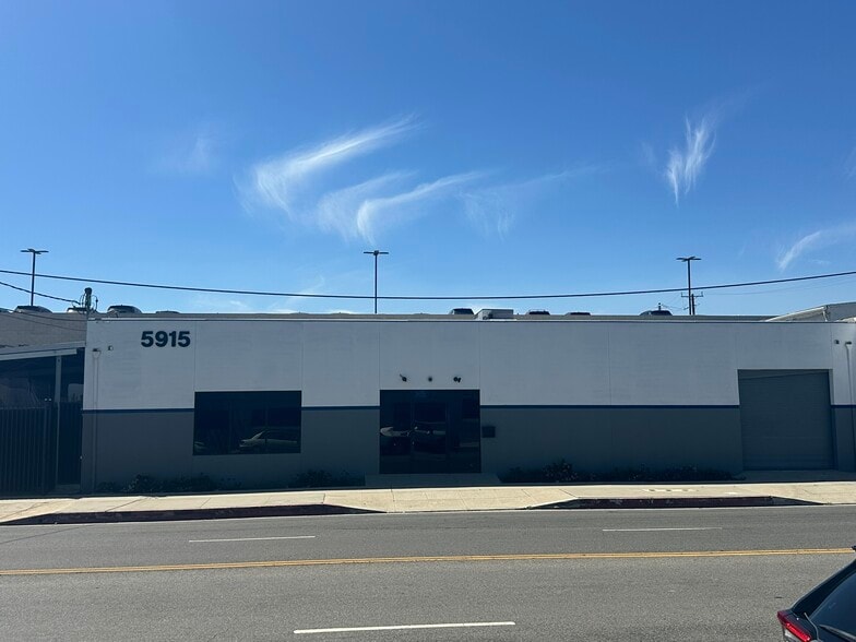 5915 Kester Ave, Van Nuys, CA for lease - Building Photo - Image 1 of 9