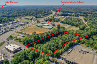 158 Town Center Dr, Mooresville, NC - aerial  map view - Image1