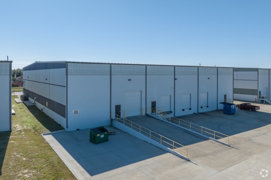 1003 E Airtex Dr, Houston, TX for lease - Building Photo - Image 2 of 7