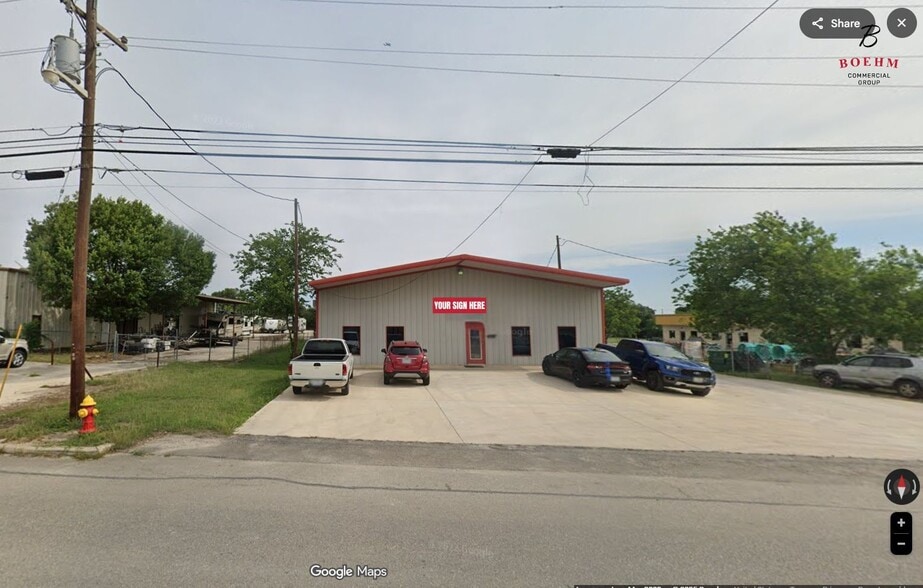 129 Industrial Dr, Boerne, TX for lease - Building Photo - Image 1 of 8