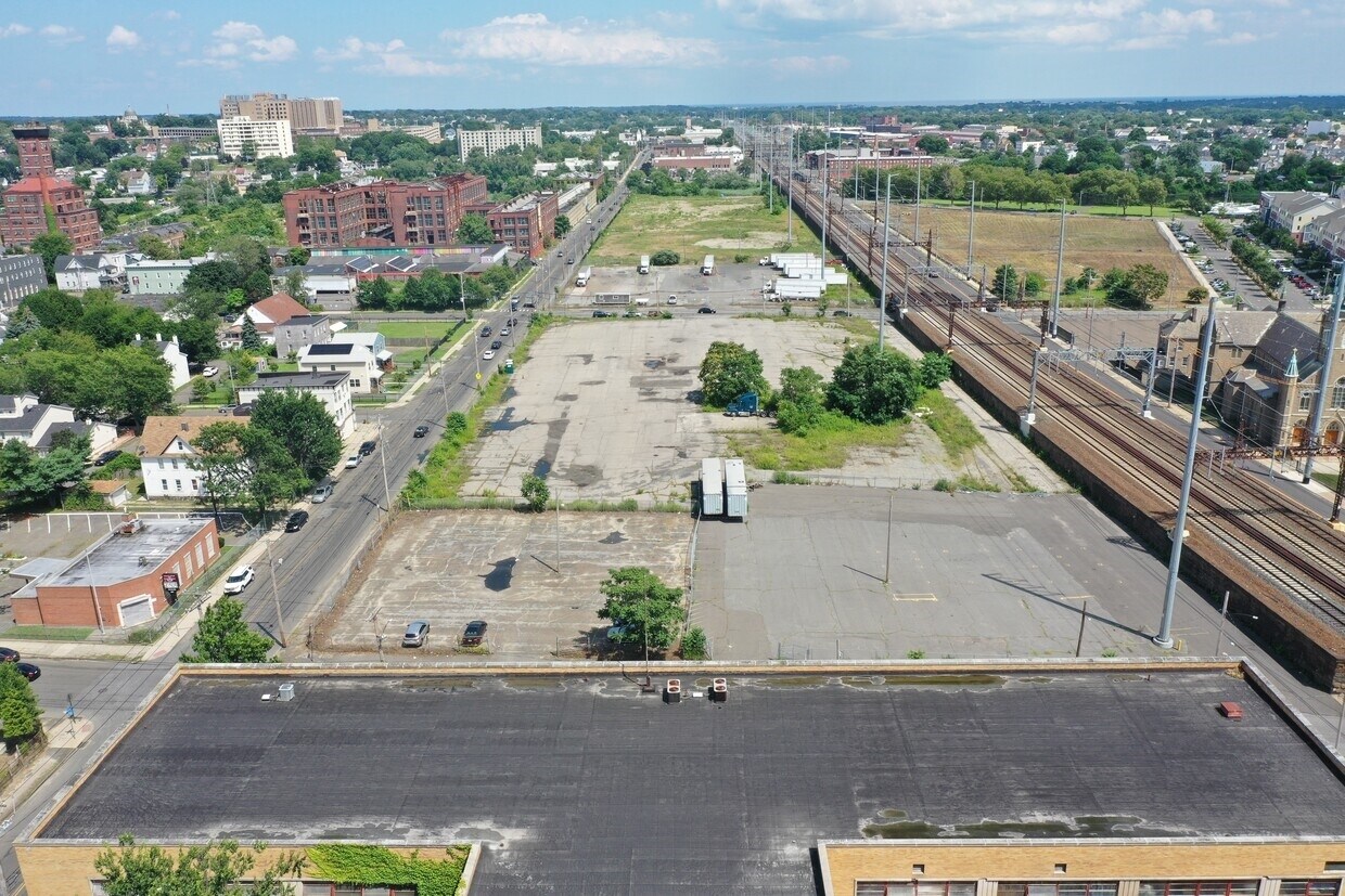 867 E Washington Ave, Bridgeport, CT for sale Primary Photo- Image 1 of 1