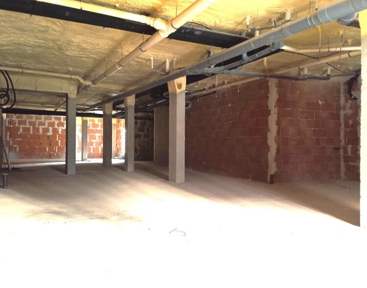 Retail in Oviedo, Asturias for lease - Building Photo - Image 2 of 21