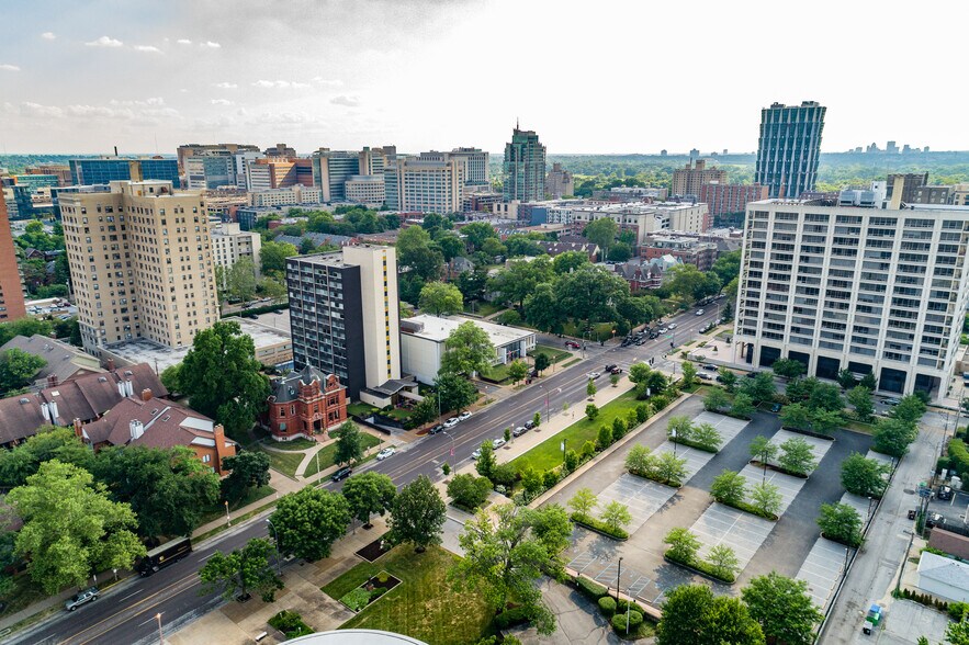 4494 Lindell Blvd, Saint Louis, MO for sale - Building Photo - Image 2 of 7