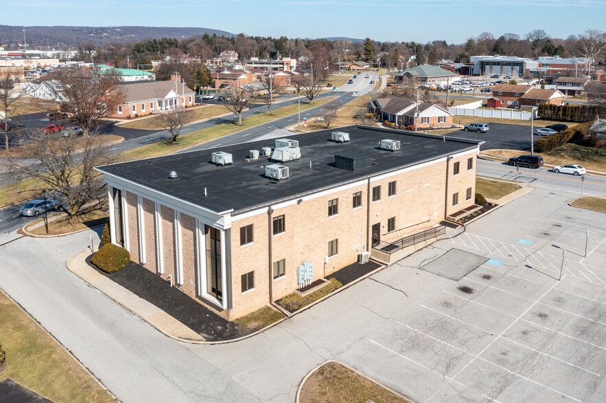 2870 Eastern Blvd, York, PA for sale - Building Photo - Image 2 of 4