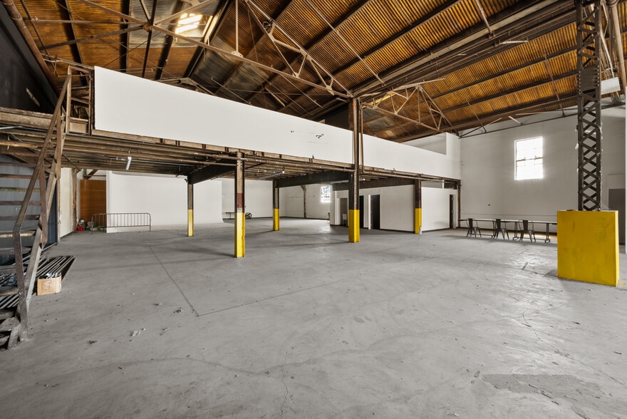 2416 E 24th St, Vernon, CA for lease - Building Photo - Image 3 of 10